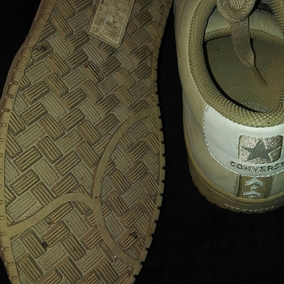 Mens tan colored Converse all-star leather shoe - Picture 3 of 4